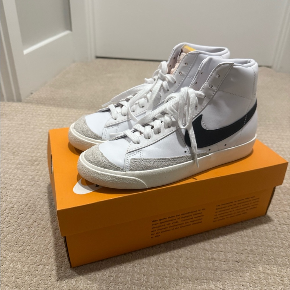 Nike Women’s Blazer Mid 77 Sneakers